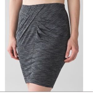 Lululemon &go to where skirt in grey size 6